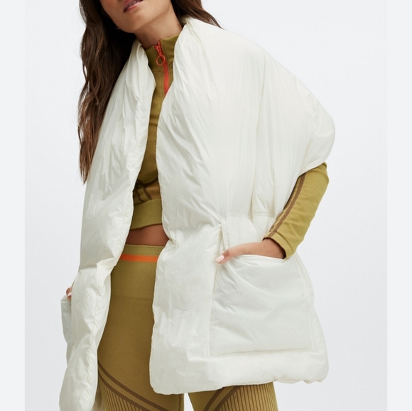 Fabletics Puffer Scarf - Picture 5 of 6